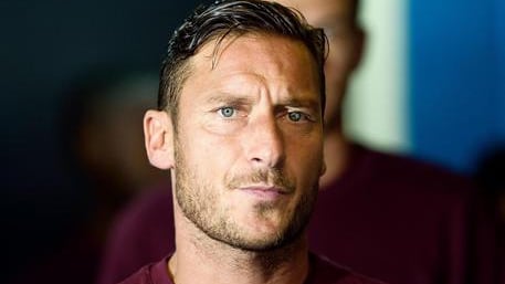 "Le ha ridato le borse". Il gesto di Totti verso Ilary
