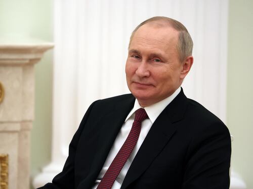 Crollano Pil e nascite, Putin premia le super mamme