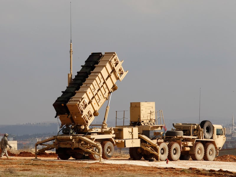 Patriot, scorte al limite: così la guerra all’Iran indebolisce lo scudo della Nato contro la Russia