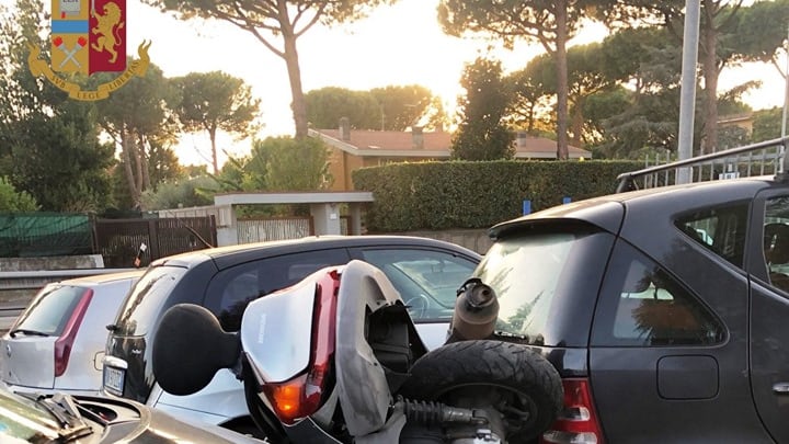Insegue motociclista e tenta di investirlo: "Non ora, ma ti ucciderò"
