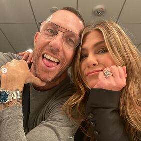 Jennifer Aniston vota alle primarie, foto 9