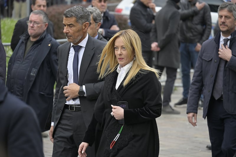 Da Meloni a Giorgetti: chi c'era a dare l'ultimo saluto a Bossi - Le foto 1
