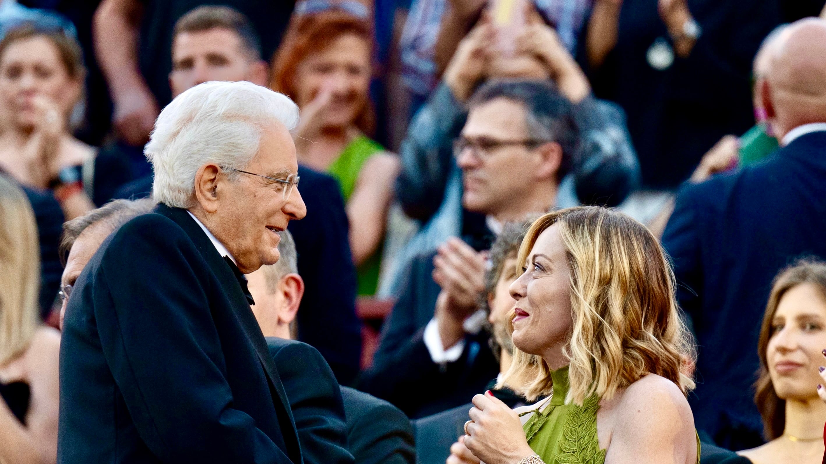 Pranzo a riflettori spenti tra Mattarella e Meloni. "È tutto sotto controllo"