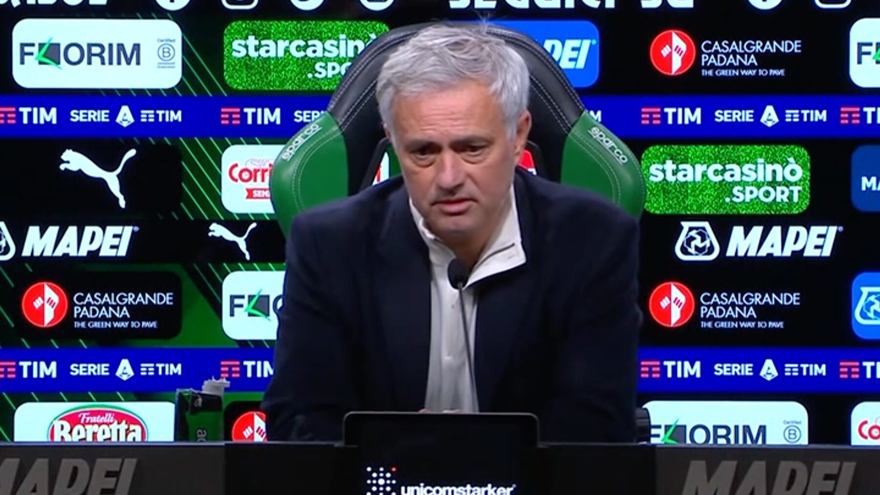 Mou, ultrà in panchina. L’ultima provocazione va in diretta su Dazn: parla solo in portoghese