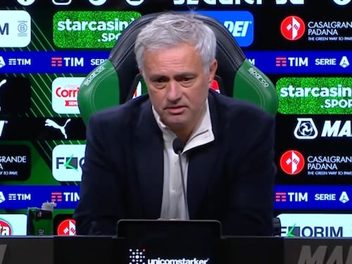 Mou, ultrà in panchina. L’ultima provocazione va in diretta su Dazn: parla solo in portoghese