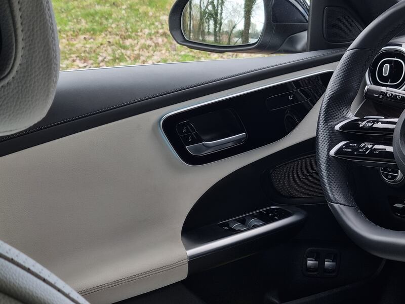 Mercedes Classe C 300e: le foto del plug-in della Stella 23