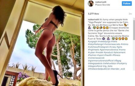 Naike Rivelli topless e tacchi alti 11