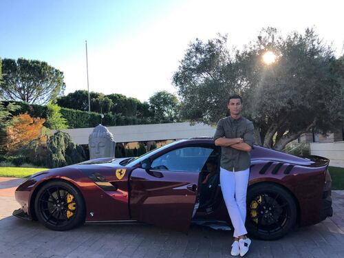 Cristiano Ronaldo pazzo per le auto lussuose: tutti i numeri