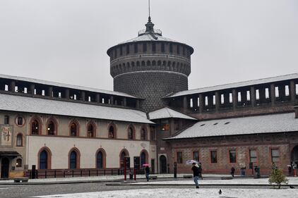 Arriva il maltempo: ecco la città di Milano imbiancata  1