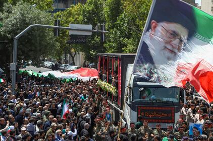 Teheran scende in piazza per i funerali dei "martiri" della guerra dei 12 giorni 4