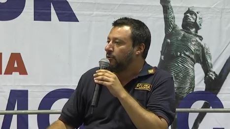 Salvini accusa Saviano: "Un buonista con il portafoglio a destra"