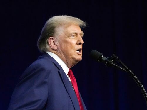 "Brava Meloni, hai anche orientato Biden...". Trump elogia la premier per il successo del G7