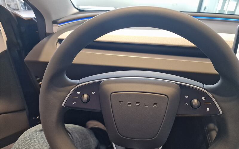 Tesla Model 3 restyling, guarda tutte le immagini 10