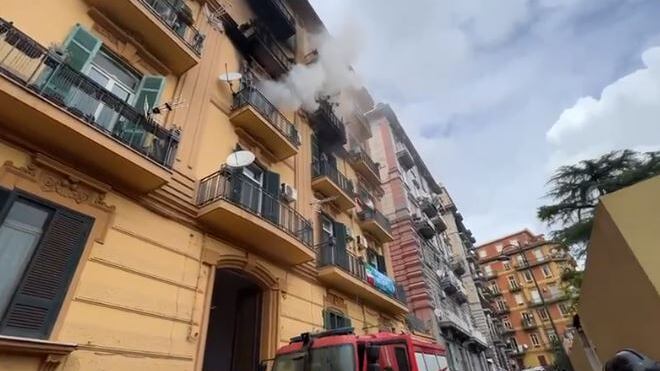 Napoli, incendio in un appartamento: ecco cosa è successo e perché