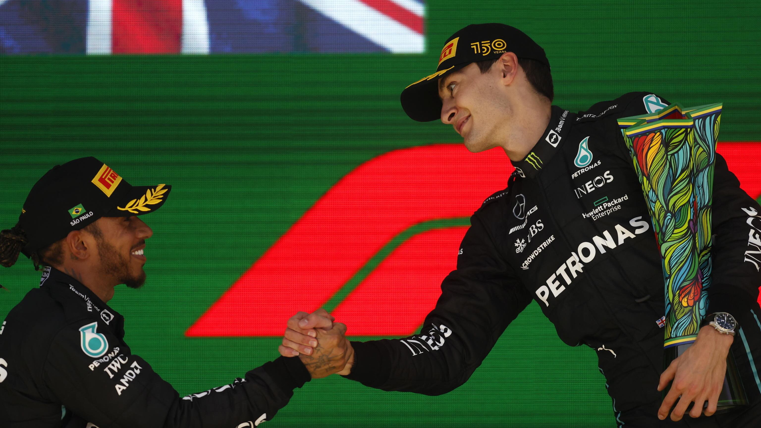 La prima volta di Russell, l'ultimo predestinato. E re Hamilton s'inchina