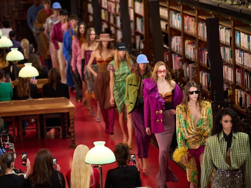 Lusso e riflessione nell’Antibiblioteca di Alessandro Michele per Valentino
