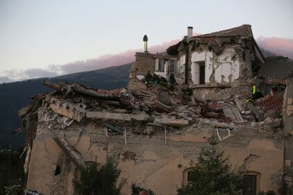 Lady Gaga per il terremoto: foto 26