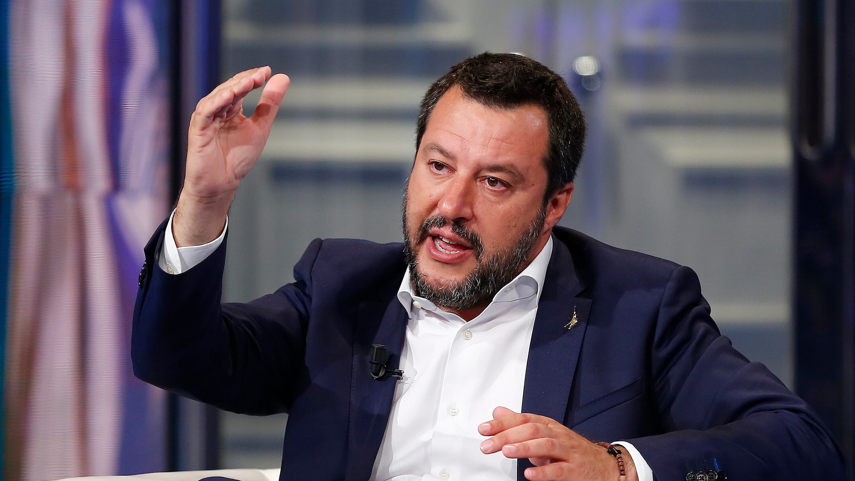Salvini invoca la piazza contro Conte e Renzi: si occupano di poltrone, devono andare a casa