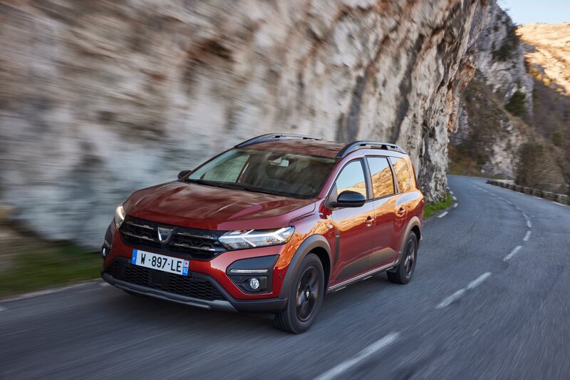 Dacia Jogger Hybrid 140: guarda la gallery del crossover ibrido multispazio 15