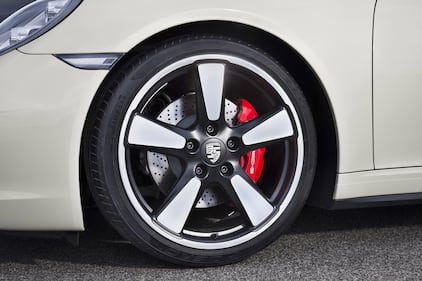 Porsche una 911 speciale per i 50 anni 1
