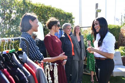 Meghan Markle presenta la sua capsule collection di abbigliamento femminile per lavoro 1