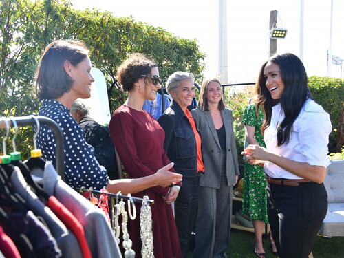 Meghan Markle presenta la sua capsule collection di abbigliamento femminile per lavoro
