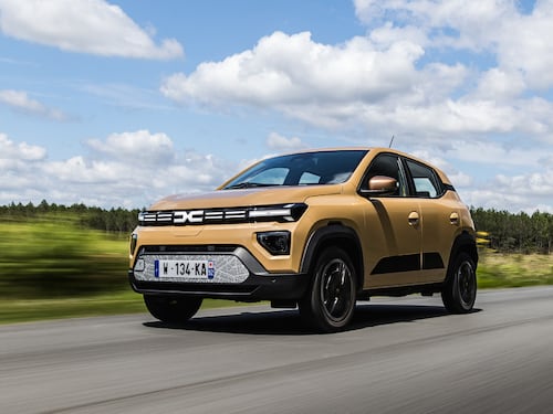 Dacia Spring 2025, alla guida della citycar elettrica