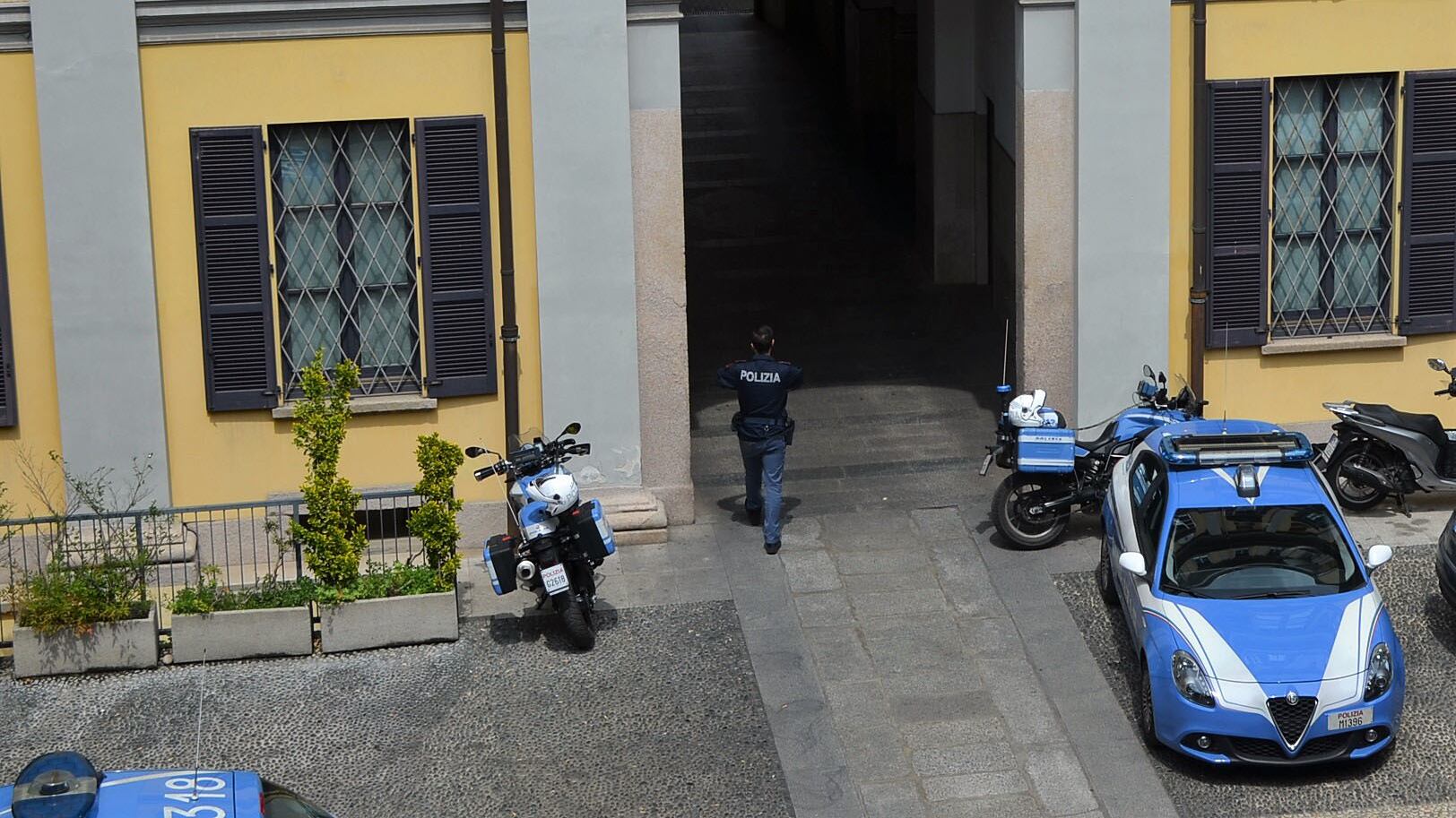 Algerino si toglie la vita. E indagano due poliziotti