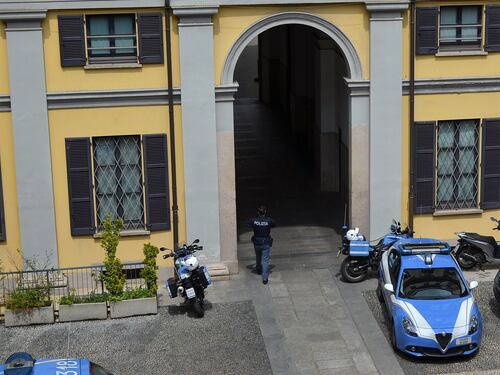 Algerino si toglie la vita. E indagano due poliziotti
