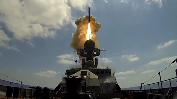Siria, raid russo dal Mediterraneo contro obiettivi Isis