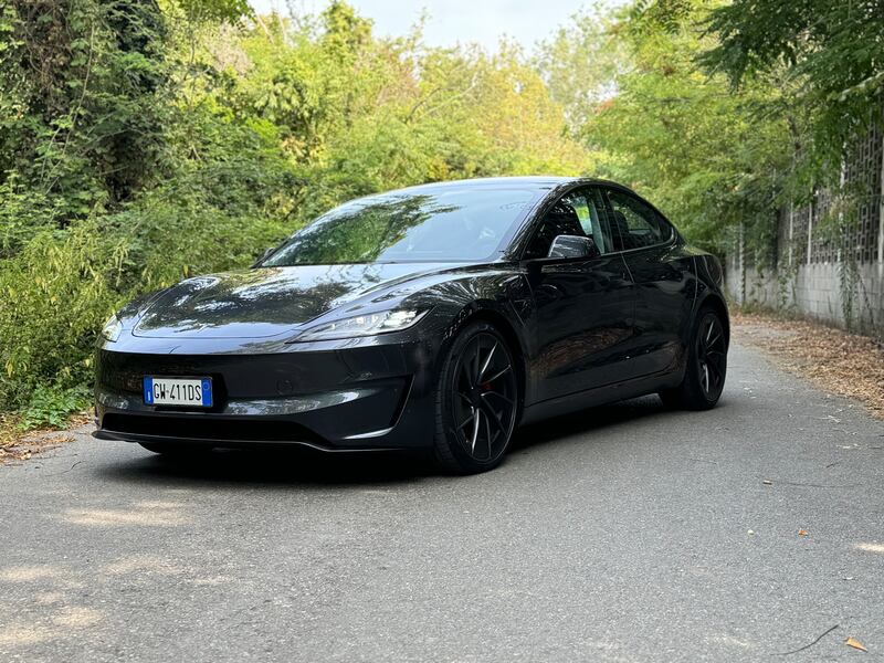 Tesla Model 3 Performance 2024: guarda la gallery della super berlina elettrica 1