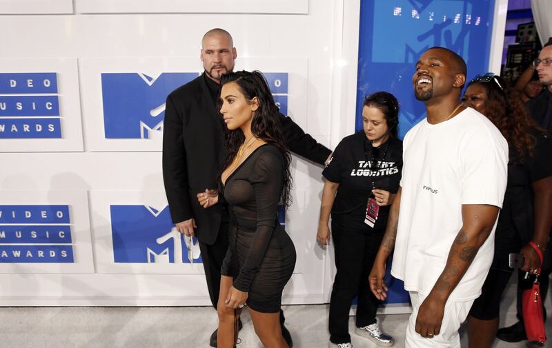 Kim Kardashian, la sensualità esplosiva 16