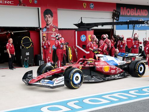 Alla Ferrari corre veloce solo il caos