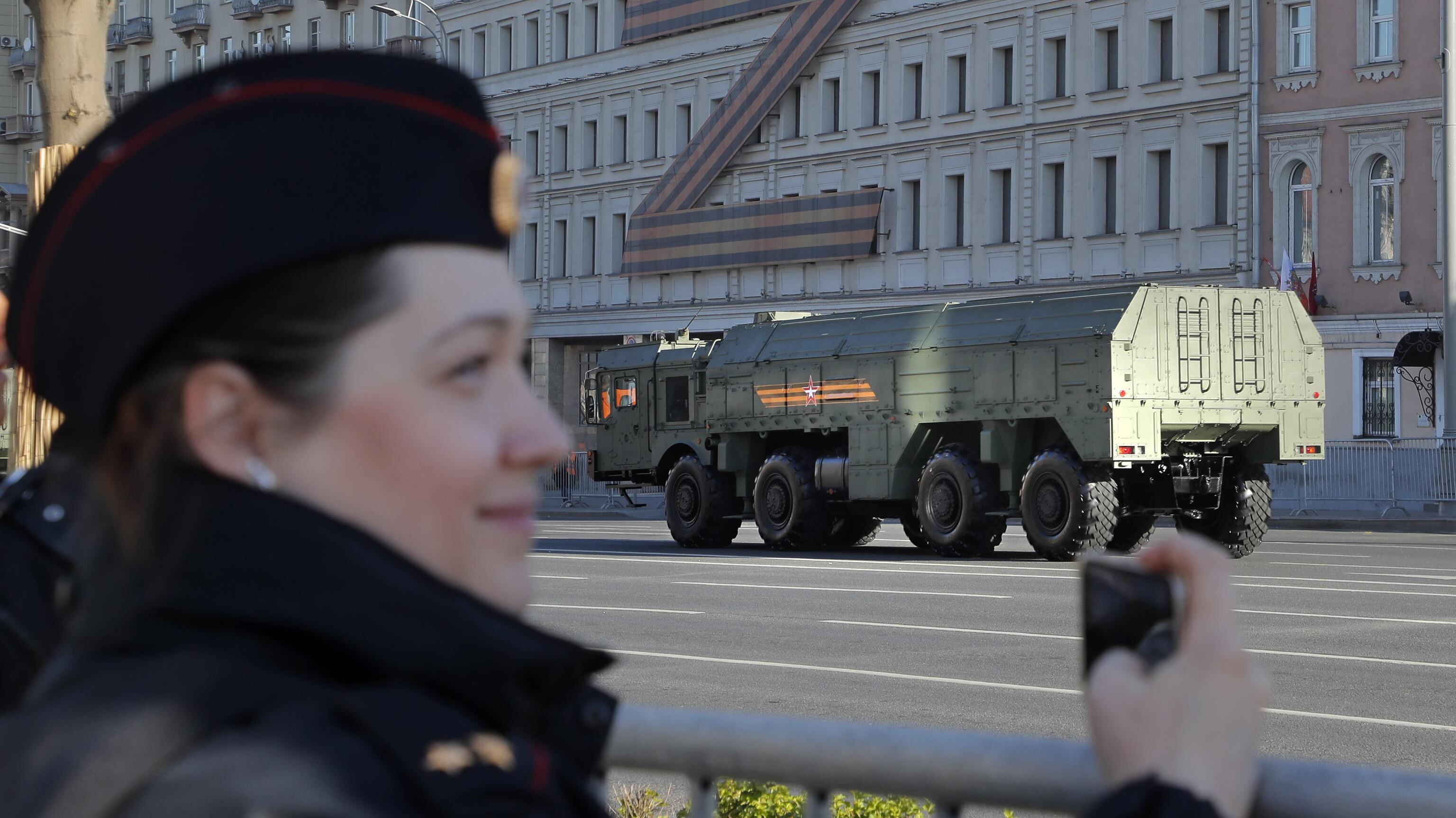 Rotte segrete e fonderie d’acciaio: così Putin aggira le sanzioni e forgia cannoni