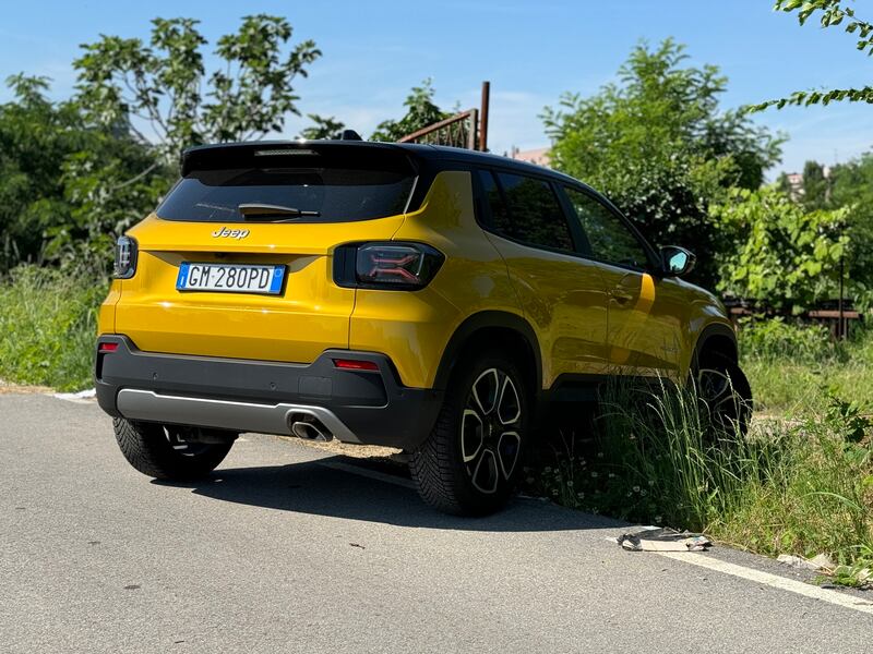 Jeep Avenger 1.2 Summit: guarda la gallery del B SUV a benzina 15