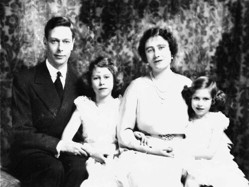 La verità sul filmato in cui la regina Elisabetta fa il saluto nazista