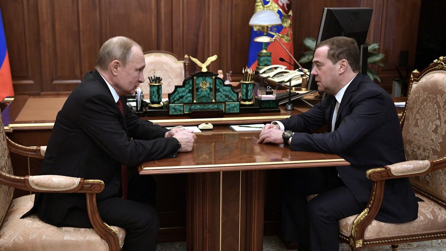 Russia, primo ministro Medvedev si dimette con il governo