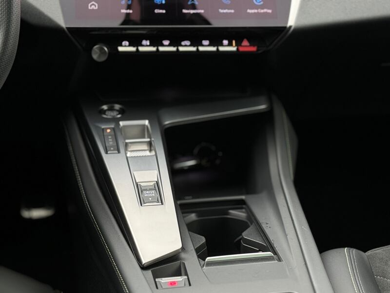 Peugeot 408 Hybrid 225: guarda la gallery del crossover francese (anche) plug-in 16