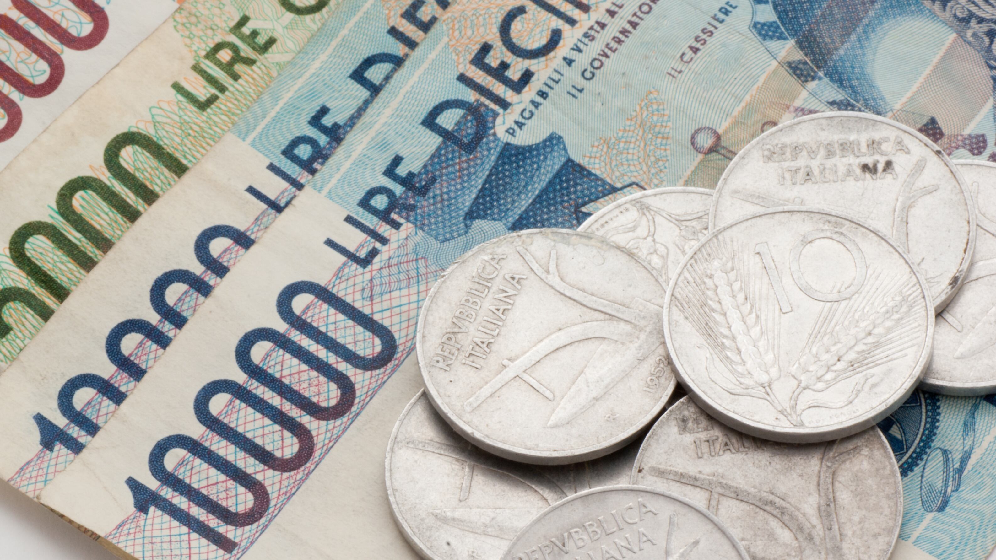 Ristruttura villa e trova 150mln di lire. "Troppo tardi per il cambio". Ma è tutta una bufala