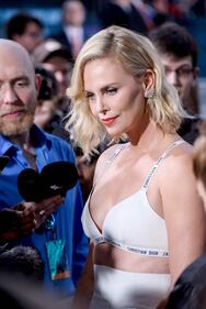 Charlize Theron sexy alla première di Atomic Blonde 5
