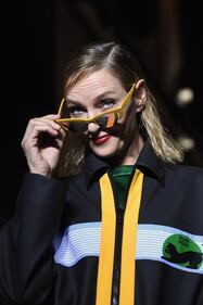 Uma Thurman e Naomi Campbell sfilano a Parigi  2