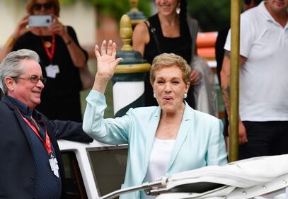 Bagno di folla per l'arrivo a Venezia di Julie Andrews 2