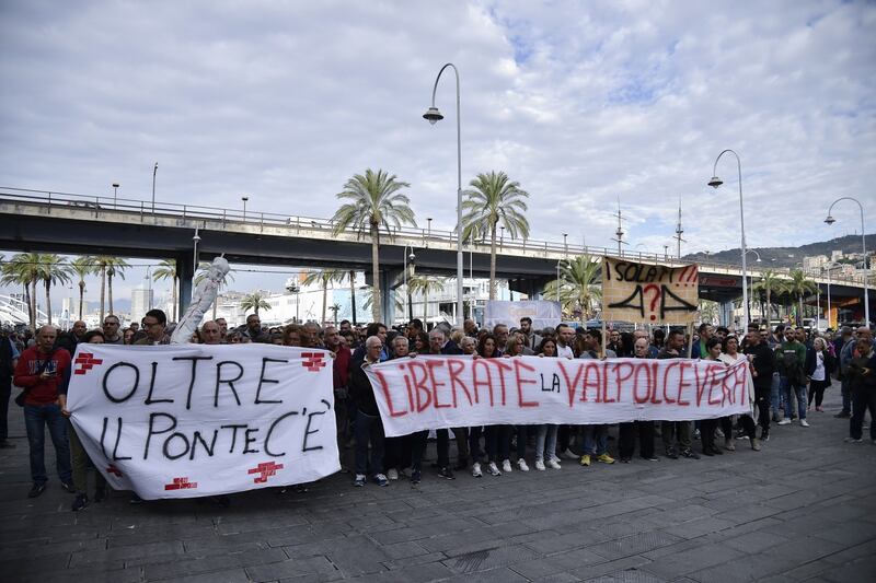 Genova, la protesta contro il governo 10