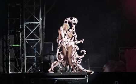 Lady Gaga, nude look bollente verso Perugia 9