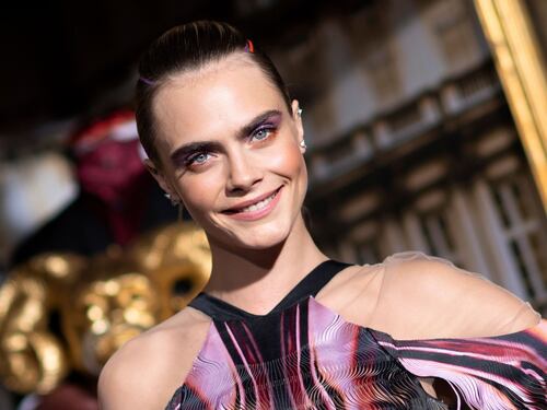 Cara Delevingne: "Gli uomini mi hanno fatto spesso soffrire, ma non è per questo che sono gender fluid"