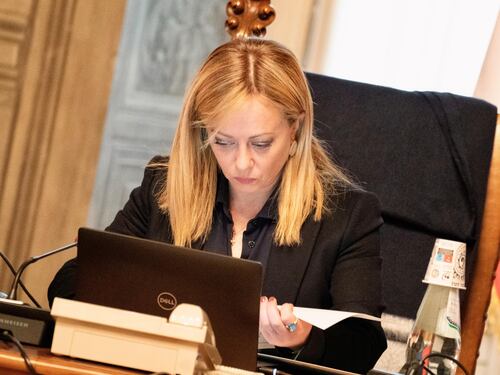 Meloni rompe il tabù del governo Draghi. "Ci hanno lasciato 30 obiettivi del Pnrr da centrare subito"