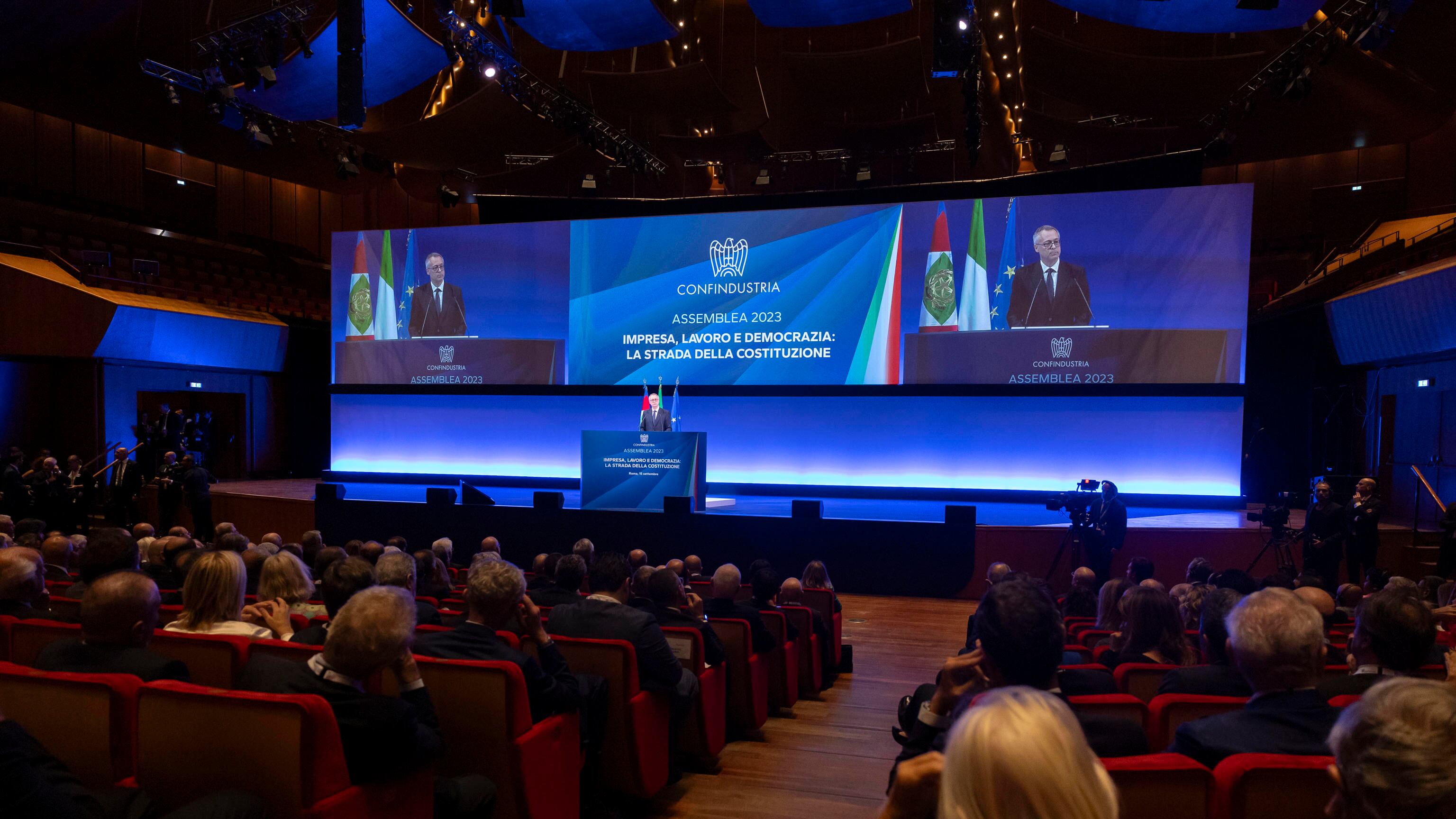 La manovra di Confindustria: "Cuneo sì, salario minimo no"
