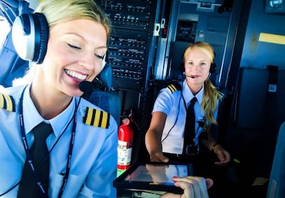 La bella pilota di Ryanair sta facendo impazzire tutti 2