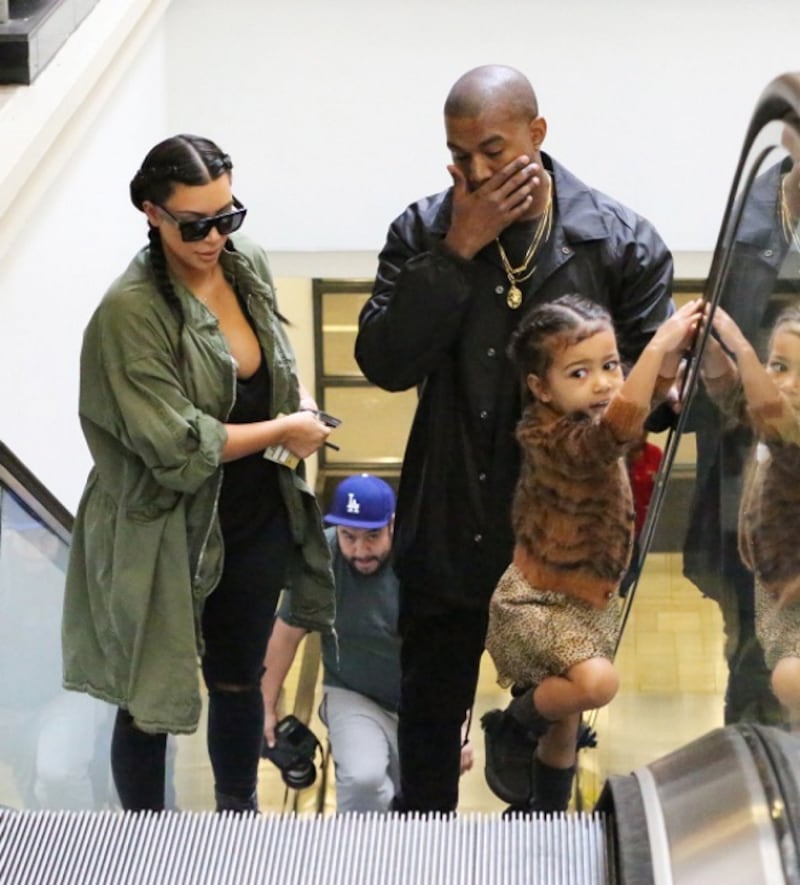 Kim Kardashian, il selfie nudo diventa un murales: foto 11