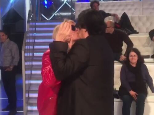 Mara Venier e quel bacio a Renato Zero